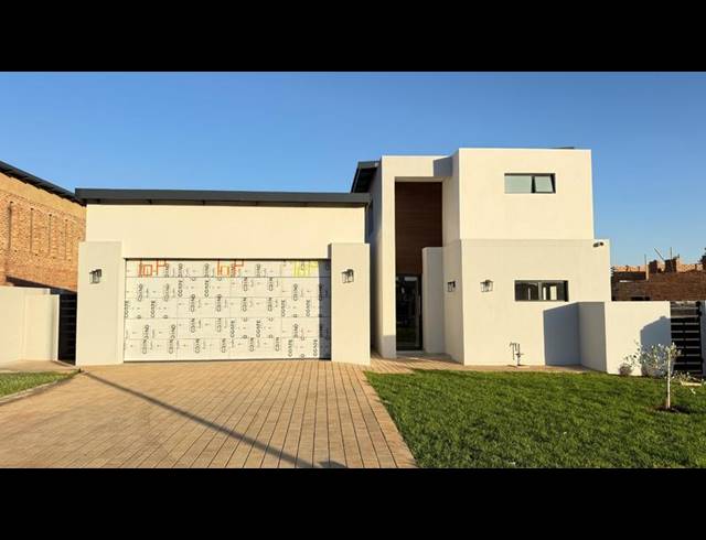 4 BEDROOM HOUSE FOR SALE IN FOUNTAINBROOK ESTATE